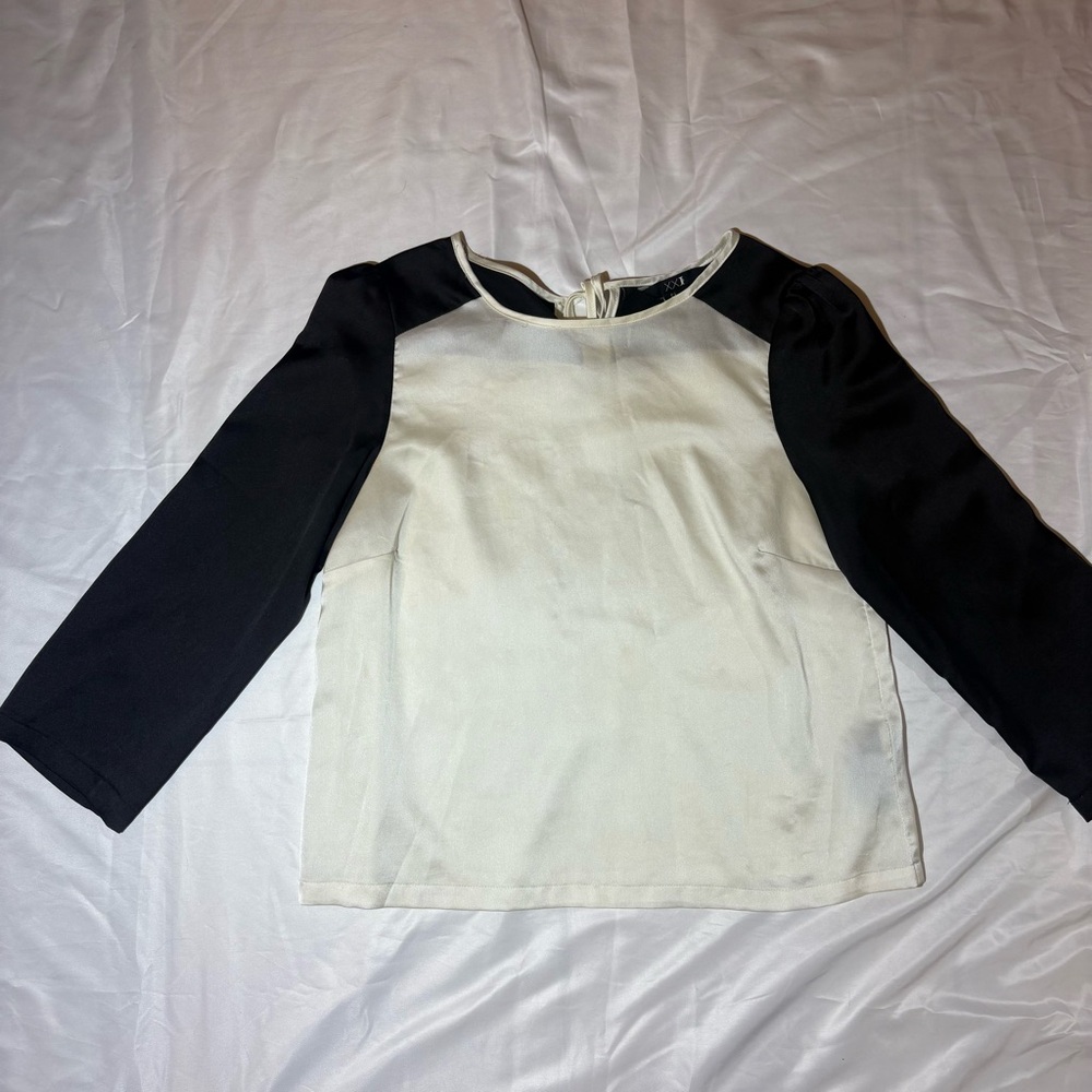 Forever 21 Black and Ivory Raglan Long Mid-Length Sleeve Top